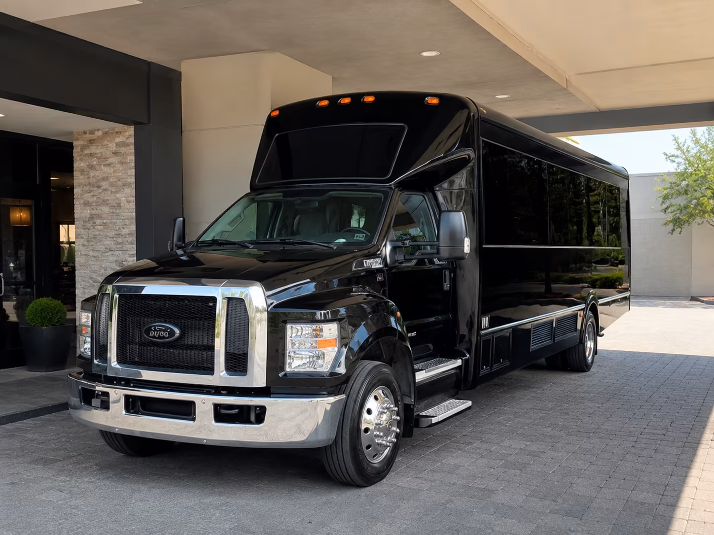 28 Passenger Party Bus Exterior