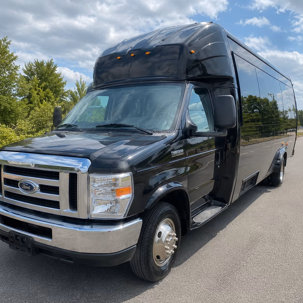 Ontario Winery Tour & Pub Crawl Transportation party bus exterior