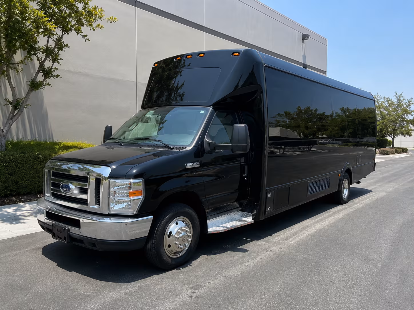 Ontario Winery Tour & Pub Crawl Transportation onboard seating