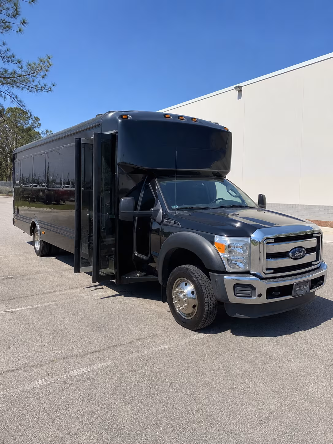 Ontario Winery Tour & Pub Crawl Transportation